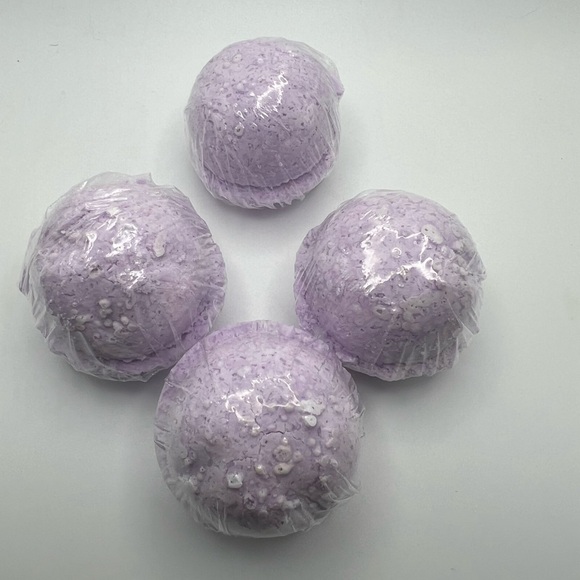 4 large lavender bath bombs. - Picture 6 of 8